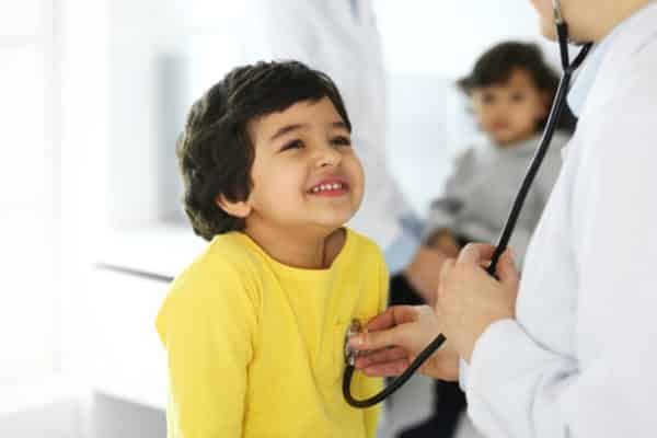 ¿Merece la pena incluir a los niños en el seguro de salud?