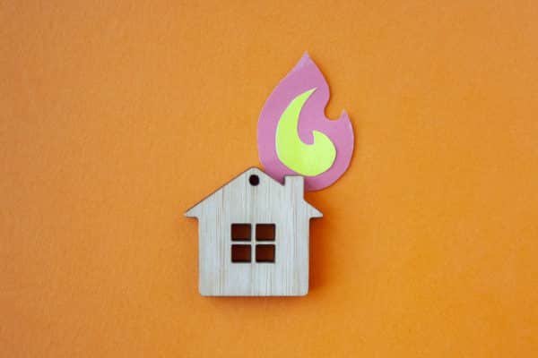 ¿Qué cubre la cobertura de incendios del seguro del hogar?