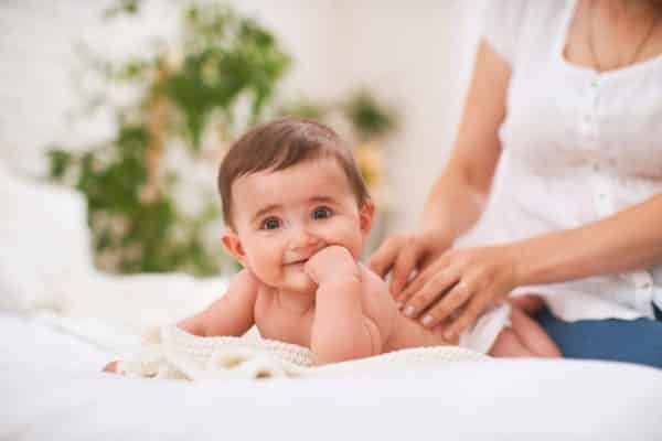 Cómo detener el hipo en los bebés