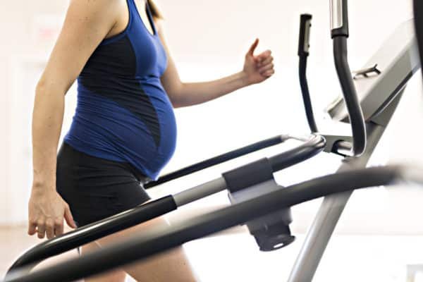 ¿Sabías que el ejercicio durante el embarazo aumenta los beneficios de la leche materna?